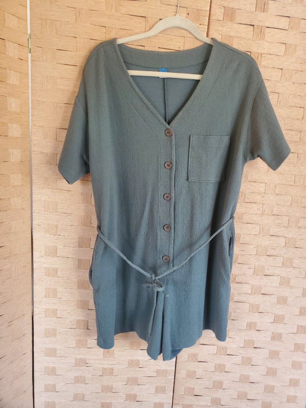 Old Navy Romper Size Large V-Neck Belted Short Sleeve